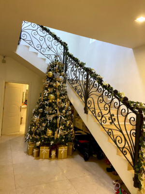PhotoGrid_1698390313586 10ft Traditional Green Christmas tree with gold ornaments